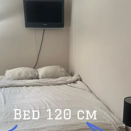 Yksioe Laehellae Kupittaa Rautatieasemaa Apartmán *